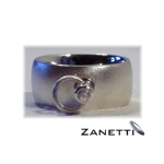 Ring der O mit Edelstein